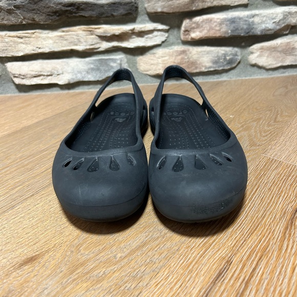 Women’s size 7 Crocs flats - Picture 4 of 5